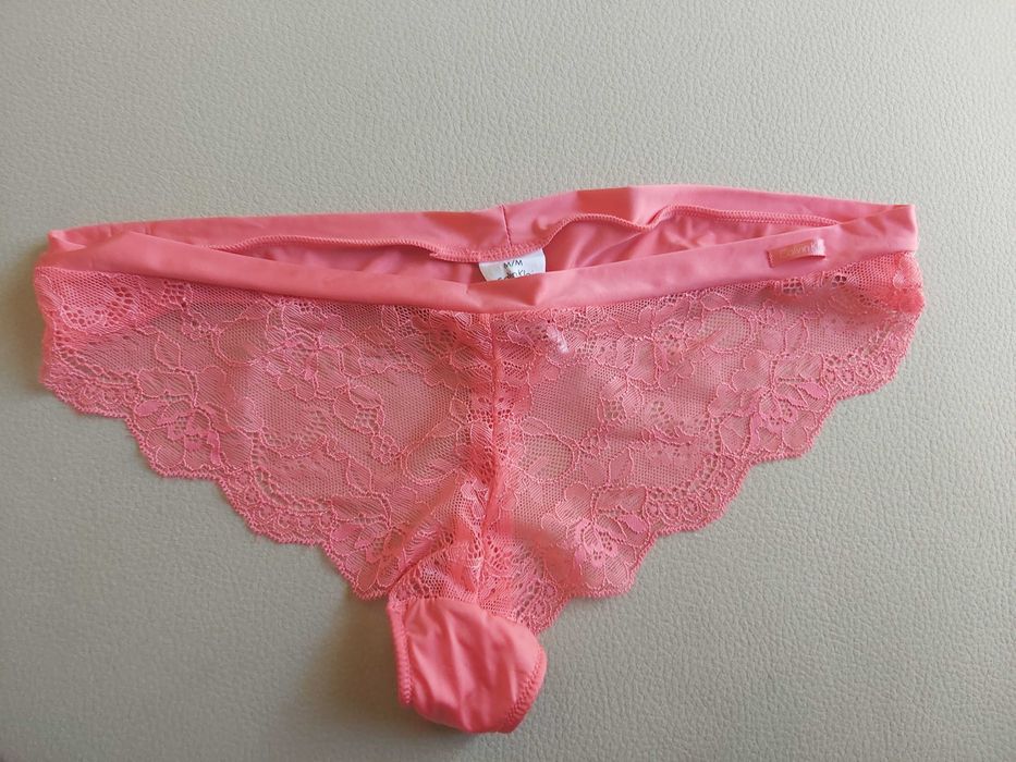 бикини и прашки Calvin Klein