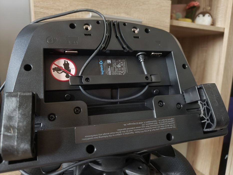 Set Volan Logitech G923 Trueforce + Schimbător viteze Logitech Driving Force