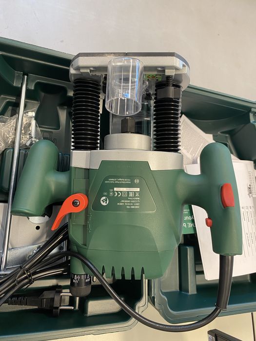 Оберфреза Bosch POF 1400 ACE