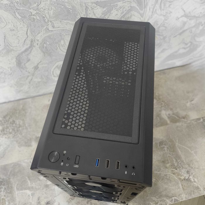 Корпус для ПК Mid-Tower, ATX / Micro-ATX / Mini-ITX