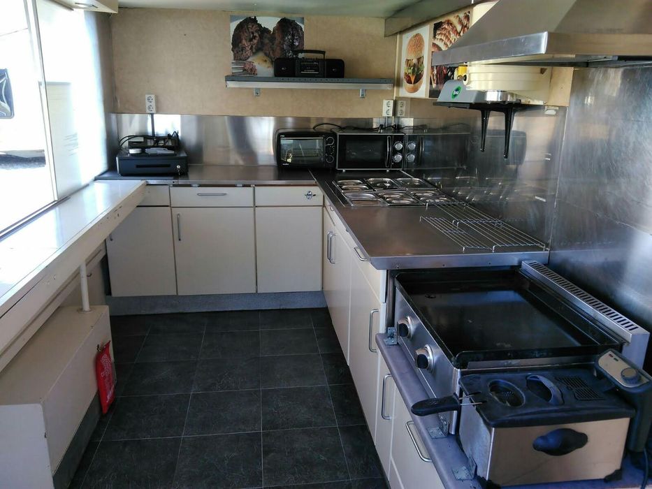 Търговска каравана под наем за стационарно ползване