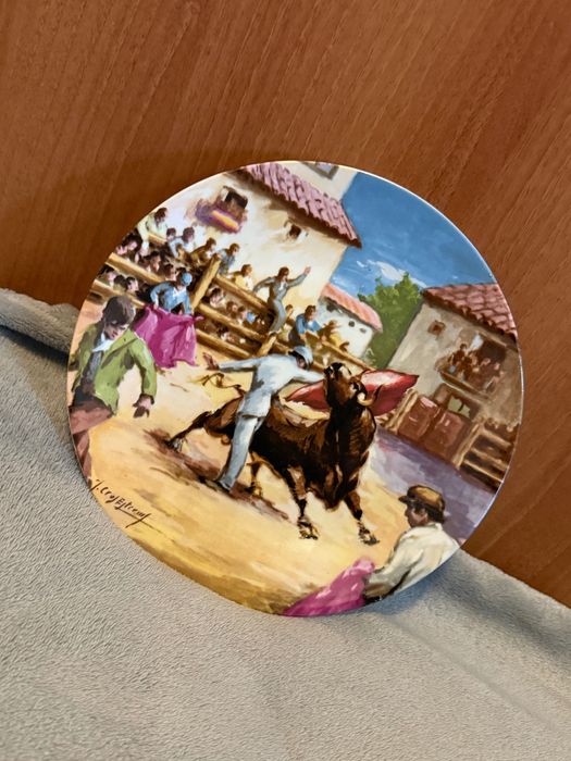 Порцеланова чиния - Испания Тореадор  декорация НОВА !