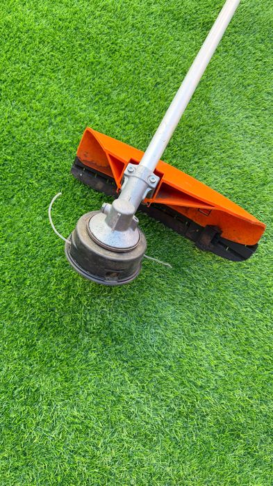 Бензинова моторна косачка с двуръкохватково управление STIHL FS 240 C