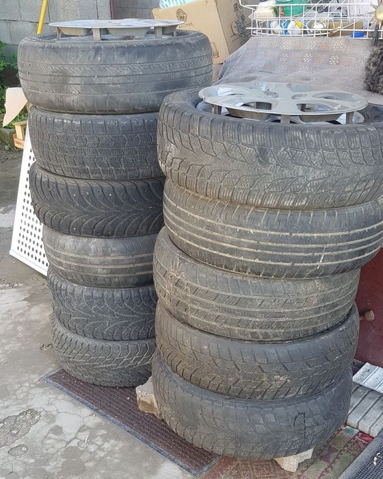 Продам шины б/у. R15