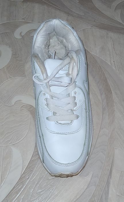 Продам Кроссовки Белые Nike