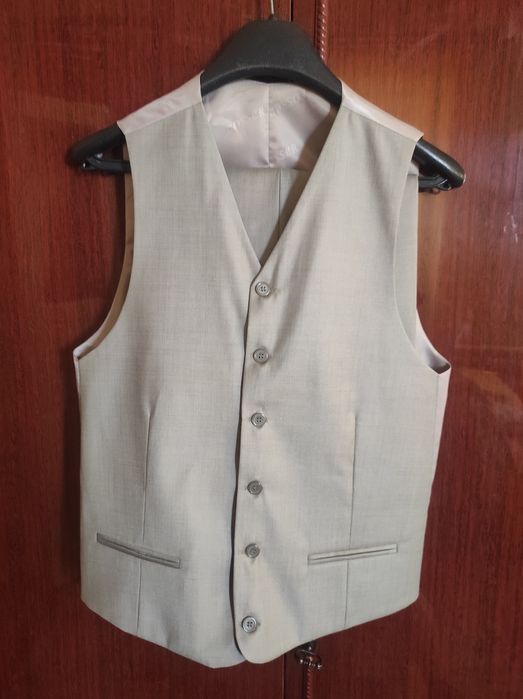 Продам костюм тройка.