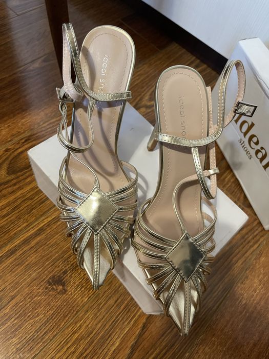 Sandale aurii elegante 38