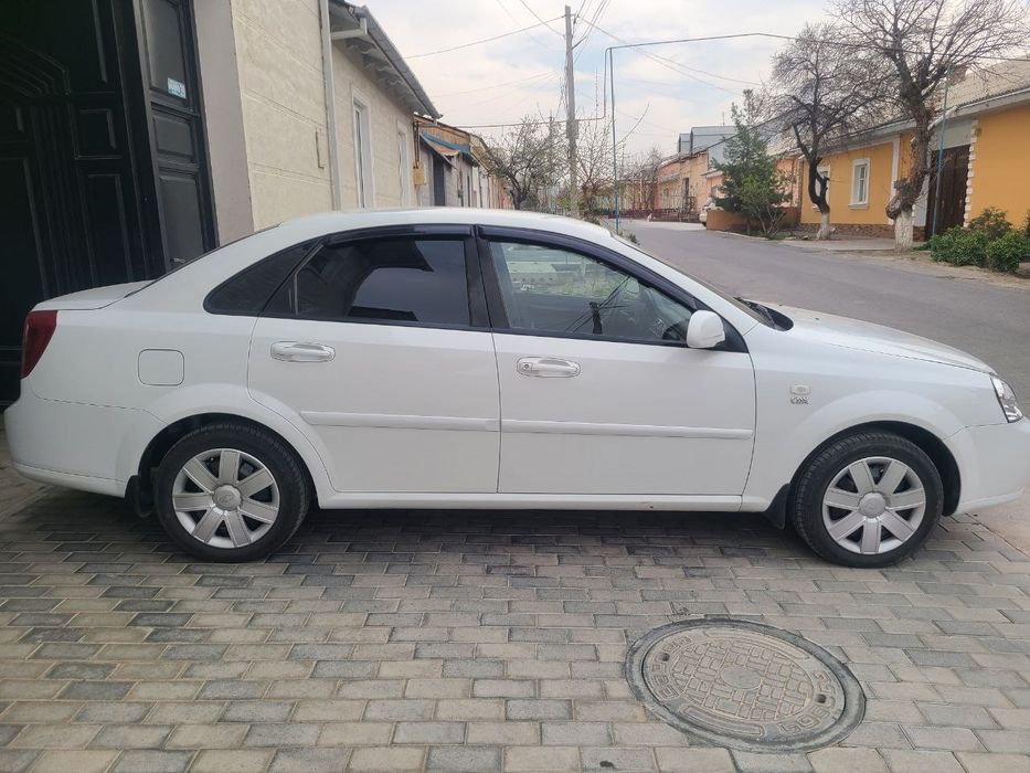 Chevrolet lasetti  сотилади