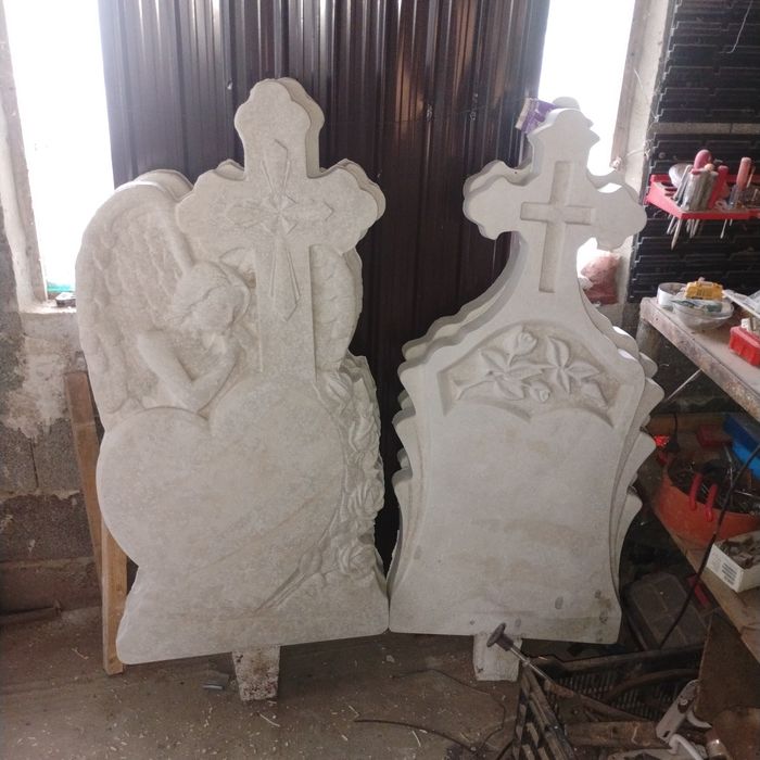 Vând Cruci din ciment alb