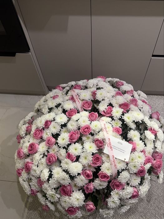 Цветы в корзине большой