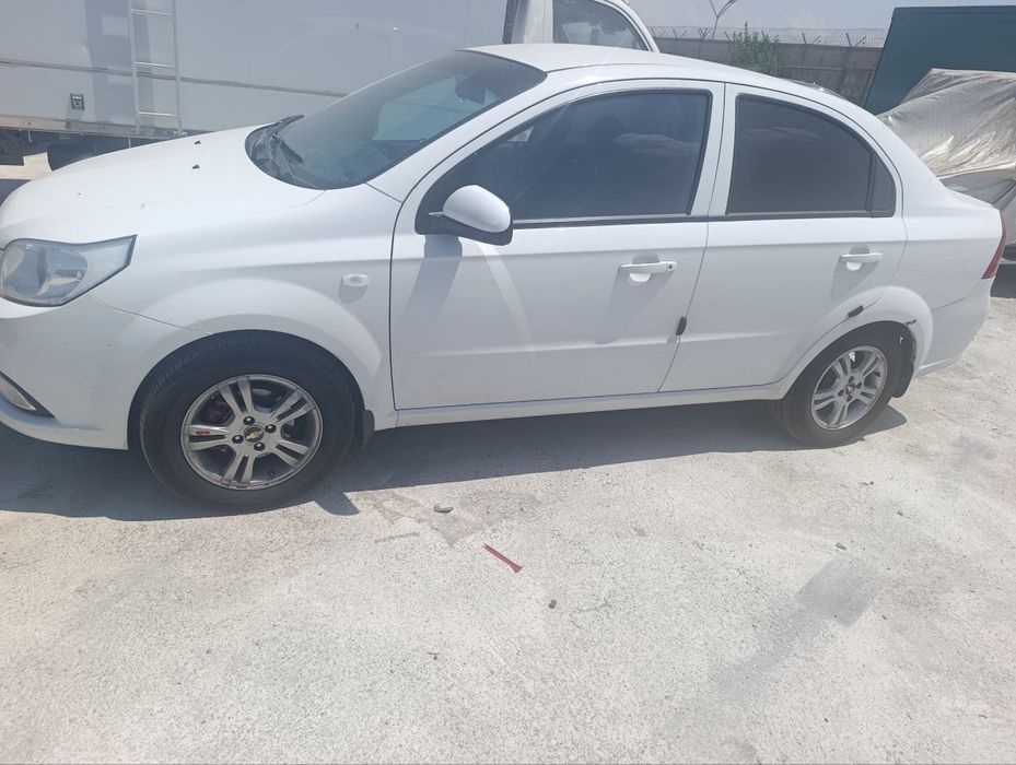 Nexia 3 moshina sotiladi
