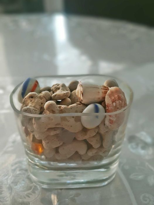 Декор помещений - вазочка с камешками