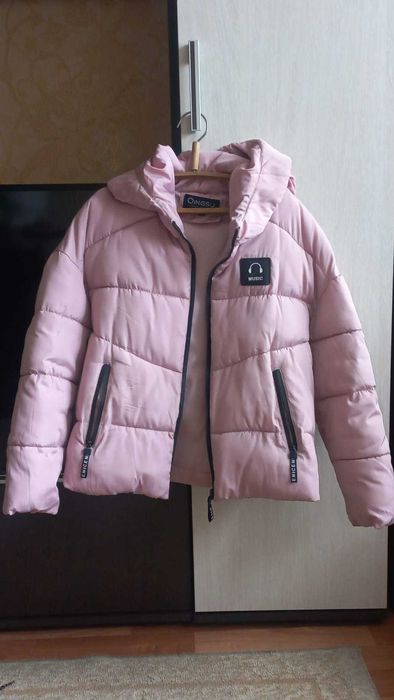 Продам куртку для девочки