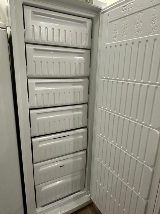 Продам холодильник Indesit