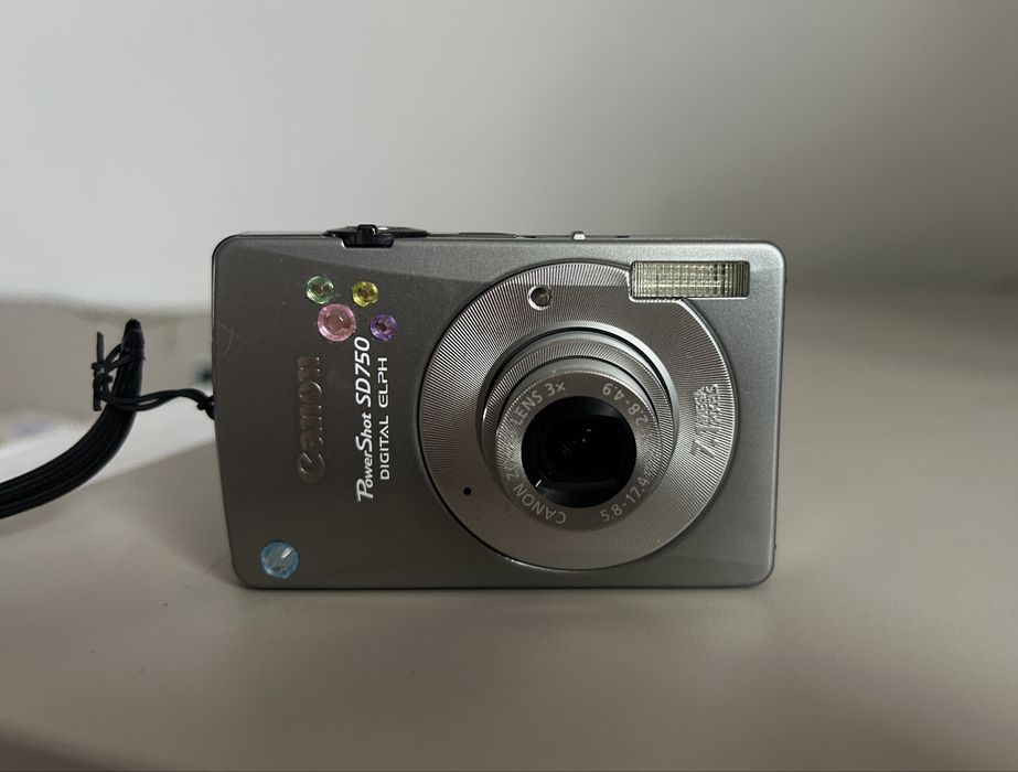 Canon PowerShot SD750 ELPH