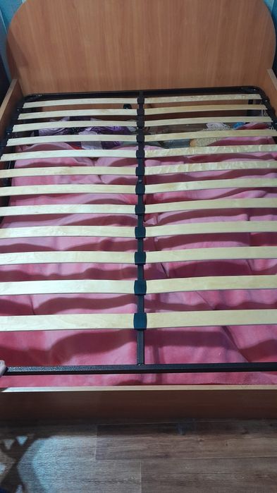 Продам двуспальную кровать