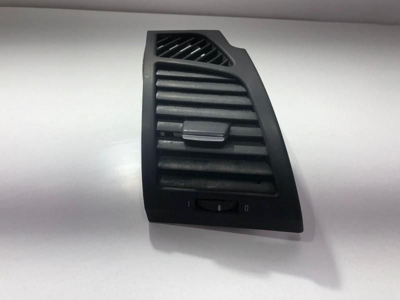 Grila ventilatie dreapta fata BMW Seria 1 LCI E81,E87 7059188 Hatchbac