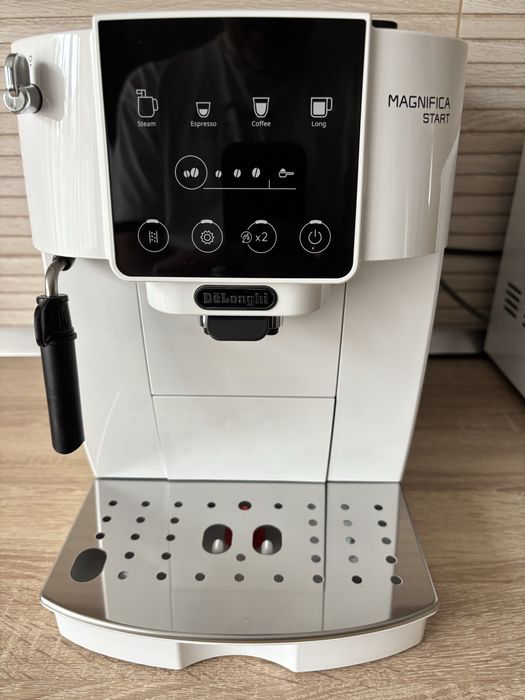Vand aparat cafea Espressor DeLonghi Magnifica Start nou