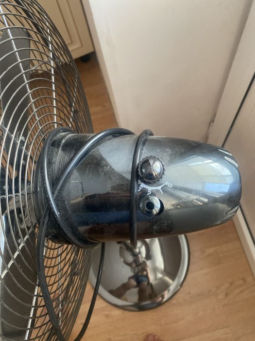 Вентилятор vitek в рабочем состояний