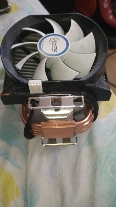 Cooler Arctic Freezer prindere AMD imens 8 heatpipes din cupru