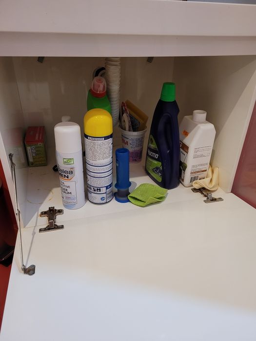 Шкаф с мивка и смесител за баня