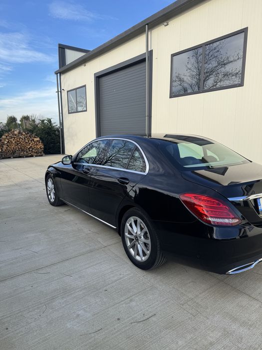 Proprietar vand Mercedes C Class 200 benzina 184cp