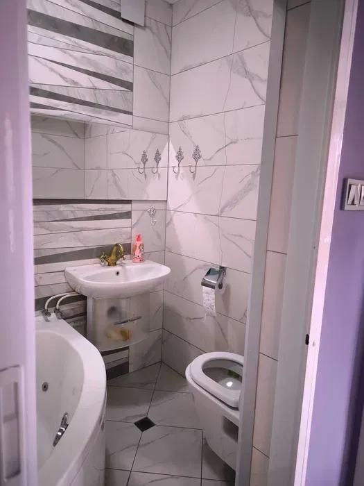 Дава се под наем Тристаен апартамент в Бургас, Център - 76 кв.м за 714 € - Снимка #7