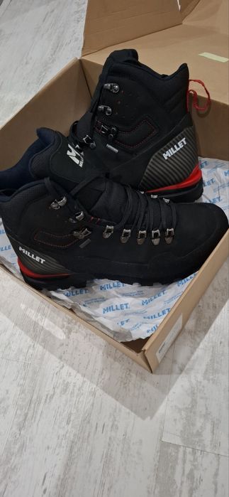 Мъжки обувки G TREK 5 GORE-TEX

Предназначени за преходи на дълги разс