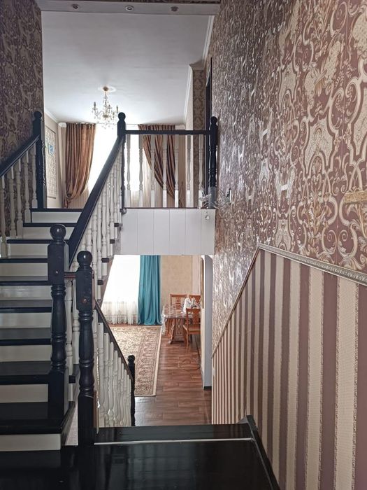 Продается дом 10 комнат 240 м