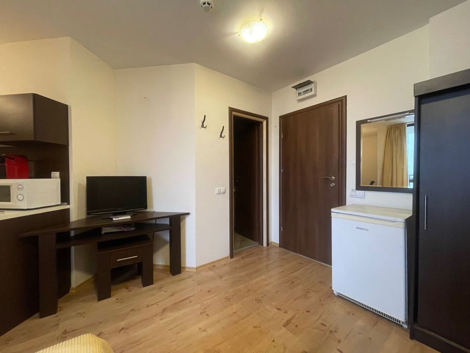 НАЕМ| Камелот Резидънс Апартамент с басейн в комплекс