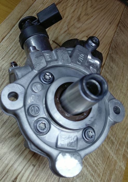 Оригинална ГНП помпа Bosch за BMW 2.0d N47N 184кс / 218кс (0445010517)