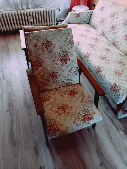 Диван и две кресла