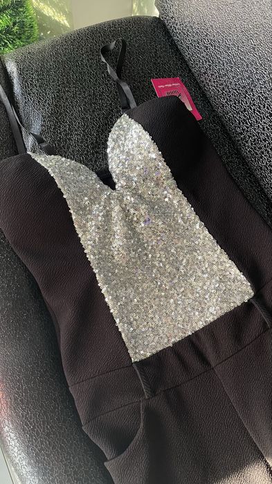 Нов прекрасен еластичен гащеризон с нежни сребристи пайети