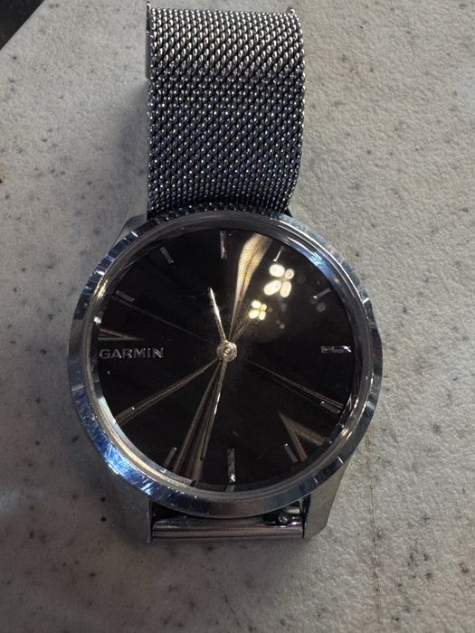 Часы Garmin vivomove luxe