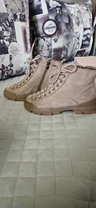 Продам женские демисезонные ботинки