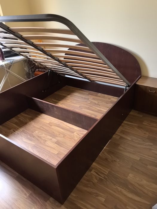 Спалня с подматрачна рамка