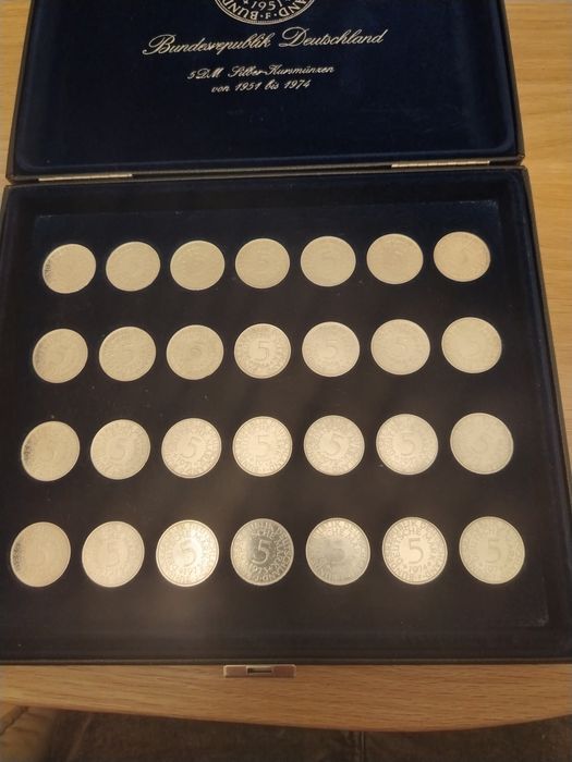 O colecție de monede din Argint