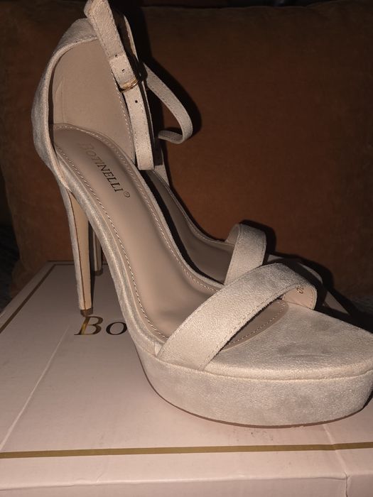 На половин цена нови сандали ня висок тон