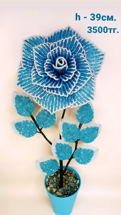 Розы из бисера .