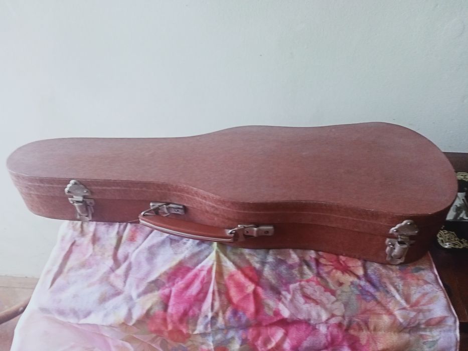 Продавам цигулка