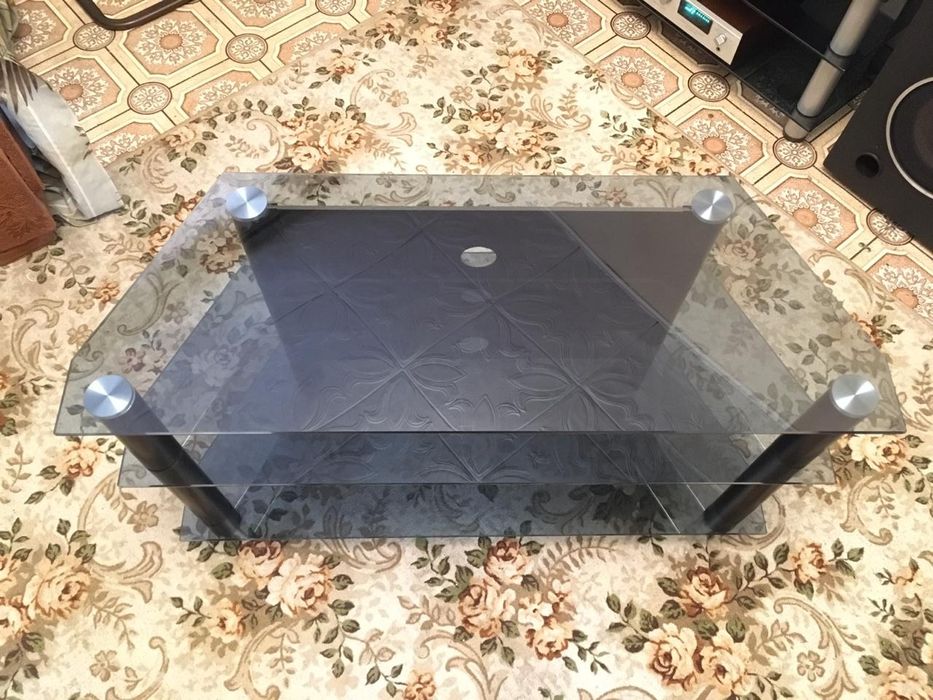 Стеклянная тумба для тв