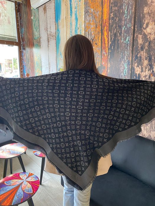 Louis Vuitton Monogram Shawl / Eșarfă Premium – Black & Grey – Made in Italy