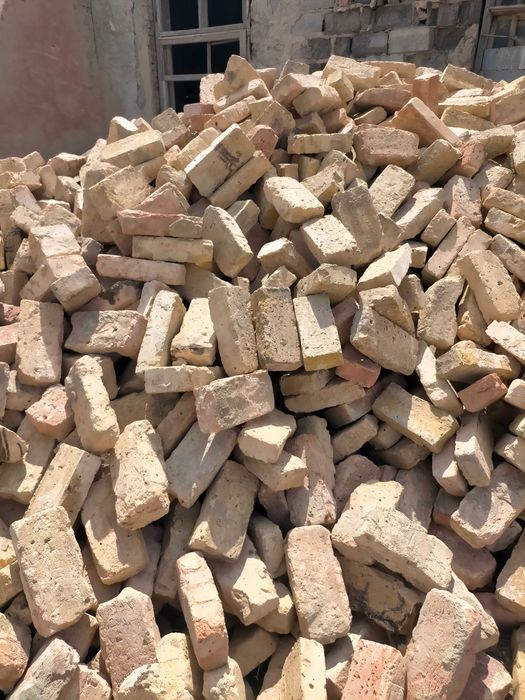 Стройматериал, кирпичи