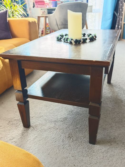 Холна маса от масивно дърво