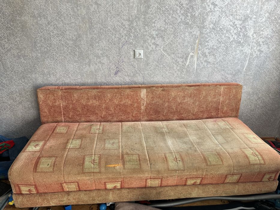 Продам тахту в хорошем состоянии