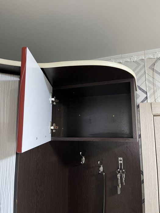 Продам прихожую, шкаф для одежды.