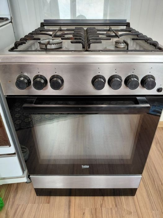 Vând Aragaz BEKO FSE62110DX, 4 arzatoare, Gaz + Electric, L 60 cm, Grill, inox