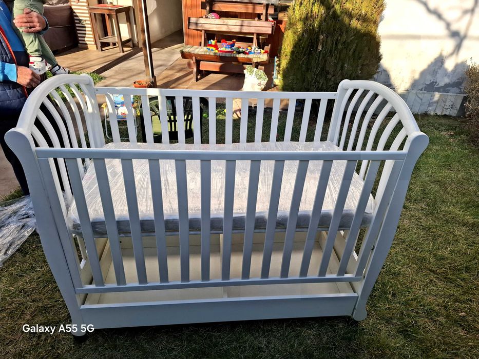 Кошара бебешка дървена с размери 130см. на 70см.