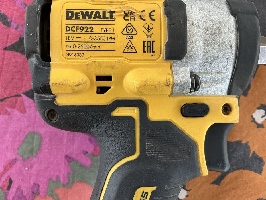 Vind dewalt  2025 DCF 922 cu acum 5ah