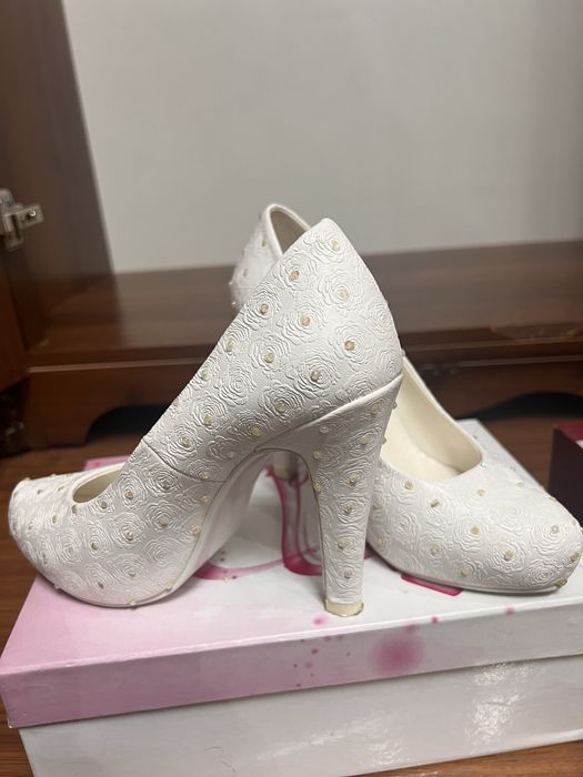 Ayollar tuflisi, kabluk 11sm, 36razmerda